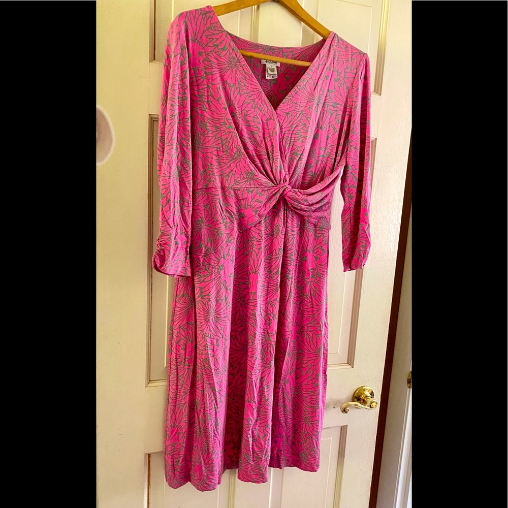 Ladies pink Lilly Pulitzer size large soft stretchy dress. 3/4 sleeves.